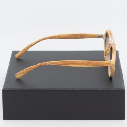 Μοντέρνα γυαλιά ηλίου καθρέφτες με σκελετό σε μορφή ξύλου και φίλτρο προστασίας UV400.