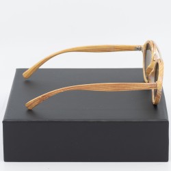Μοντέρνα γυαλιά ηλίου καθρέφτες με σκελετό σε μορφή ξύλου και φίλτρο προστασίας UV400.