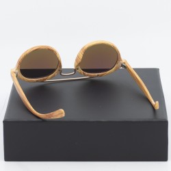 Μοντέρνα γυαλιά ηλίου καθρέφτες με σκελετό σε μορφή ξύλου και φίλτρο προστασίας UV400.